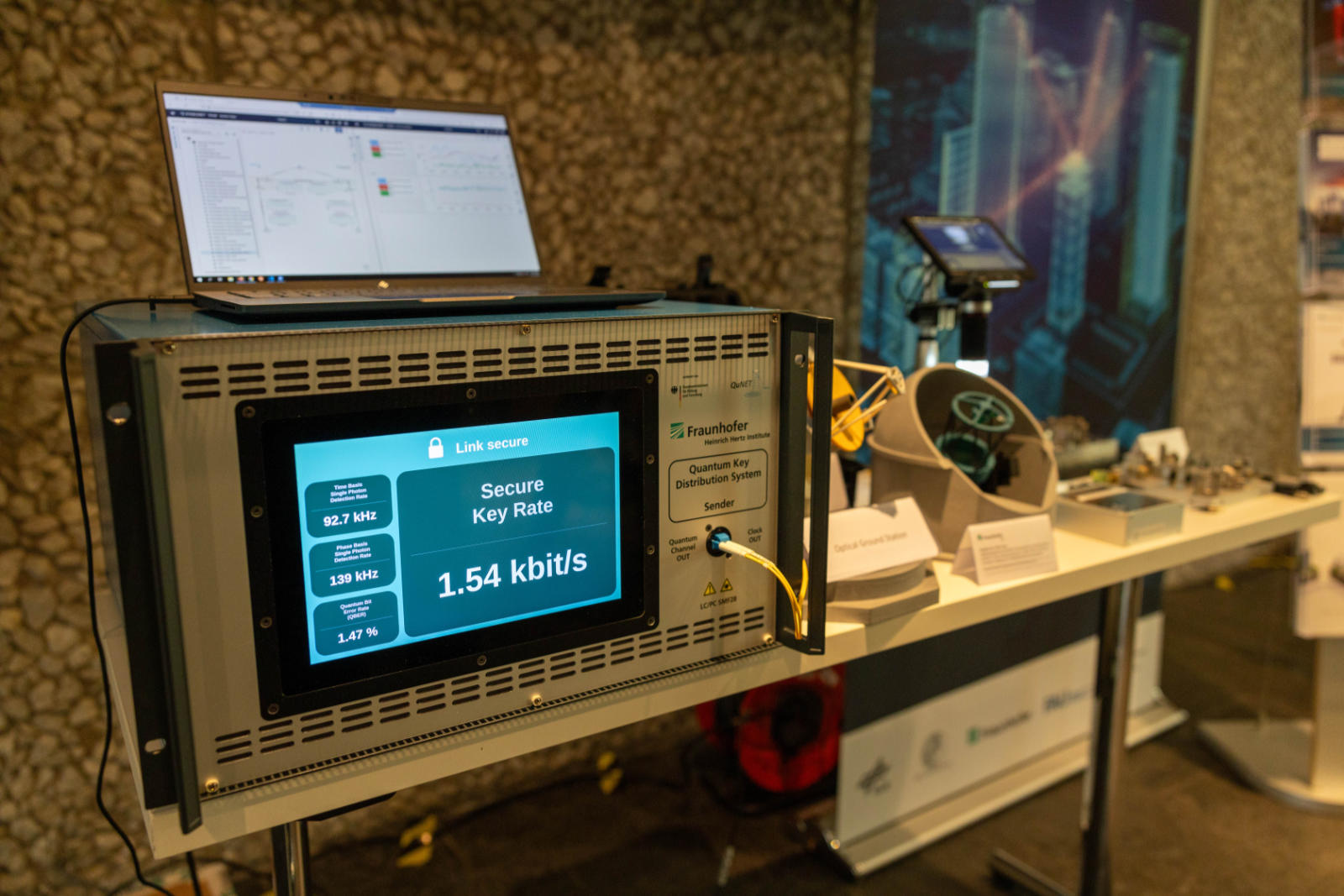 Gerät zur Quanten Key Distribution des Fraunhofer Instituts