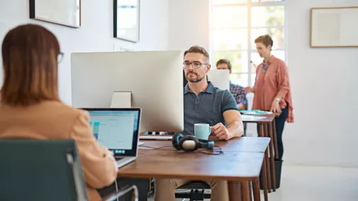 Büro Computer Mitarbeiter