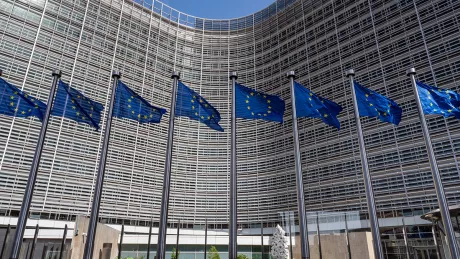 Eine Ansicht mit EU-Fahnen in Brüssel